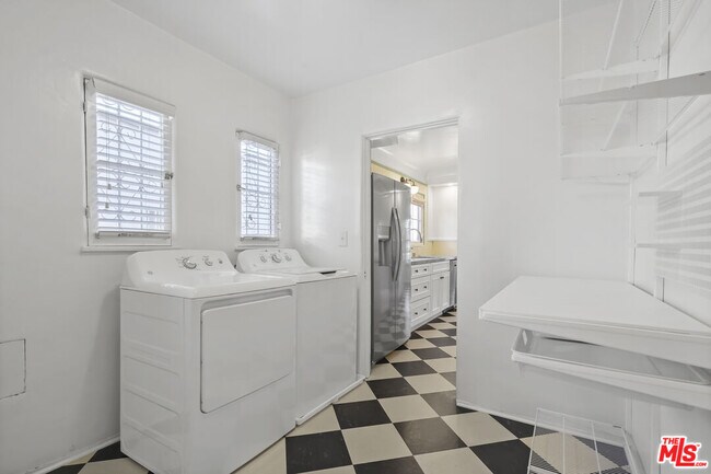 Building Photo - 1143 S Rimpau Blvd