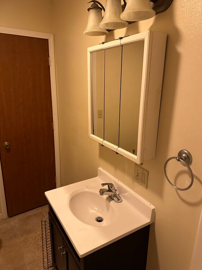 Building Photo - Bush Apartments