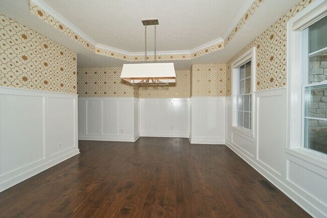 Building Photo - Beautiful 5 Bedroom With Finished Basement in Fishers