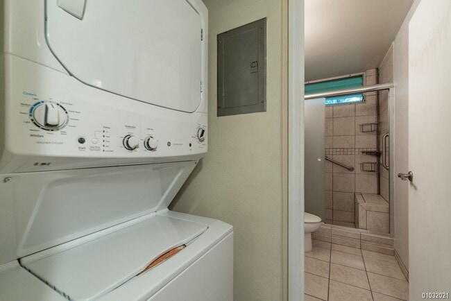 Building Photo - Pet Friendly 2-Bedroom, 1-Bath, 2-Parking ...