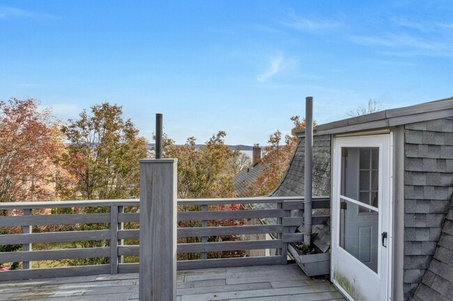 Building Photo - 46 Voorhis Ave