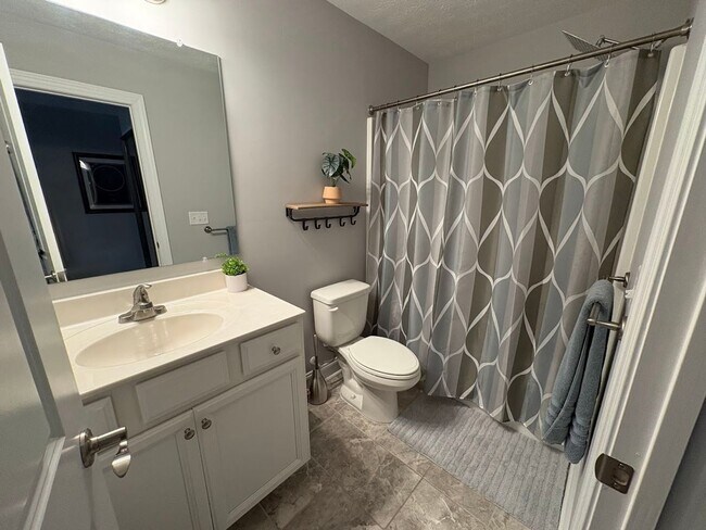Building Photo - Townhouse for Rent in Spring Oaks!