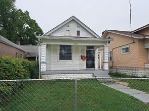 Building Photo - 3421 River Park Dr