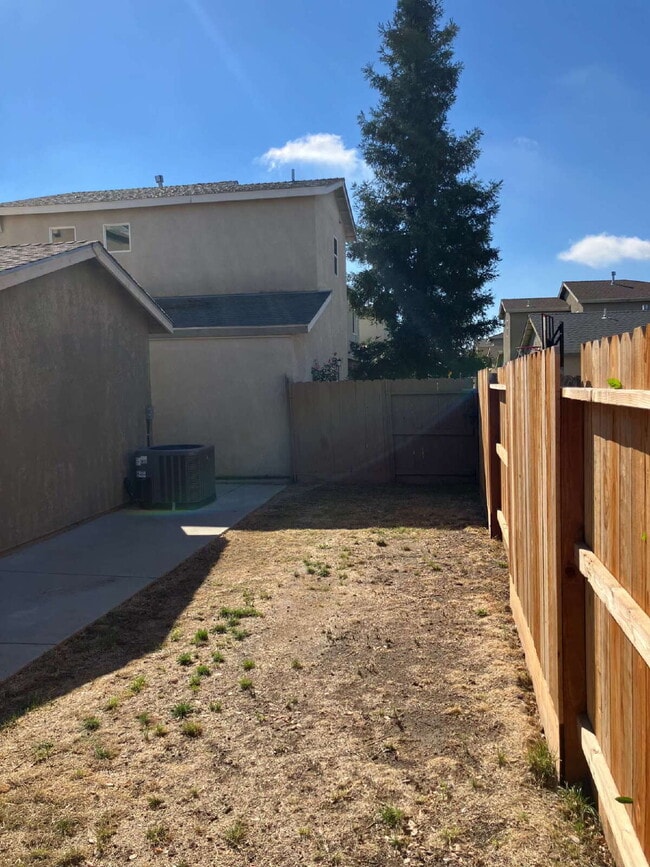 Building Photo - $500.00 OFF FIRST MONTH'S RENT!!!!! North ...