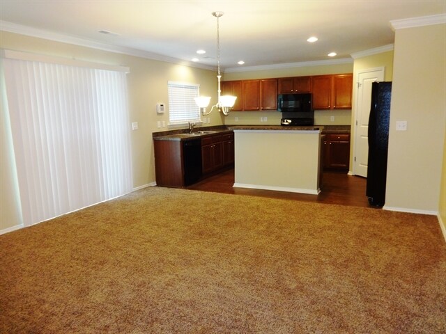 Building Photo - 604 Grassy Hill Road