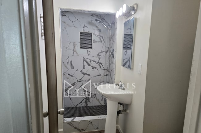 Building Photo - 2312 Castro Ln