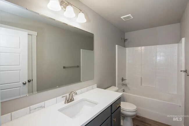 Building Photo - 336 S Calf Crk Ave