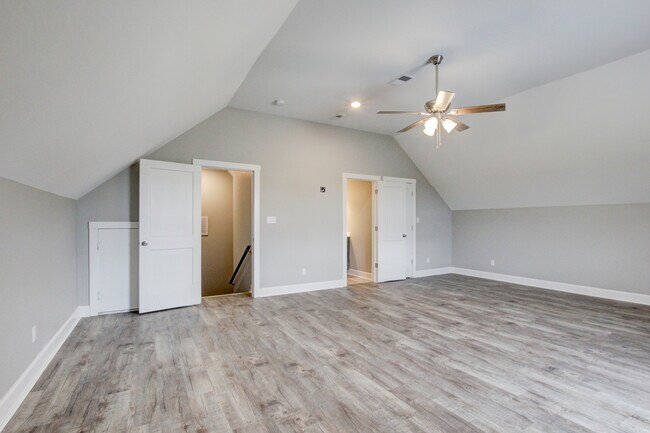 Building Photo - 127 Riverbend Dr