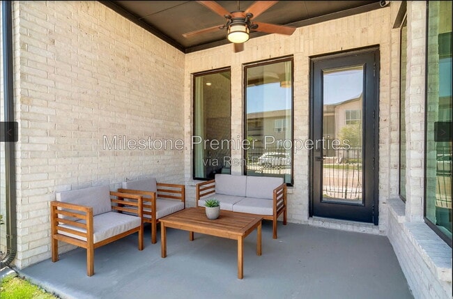Building Photo - 7251 Van Tuyl Pkwy