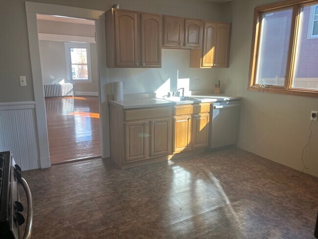 Building Photo - 25 Bradwood St