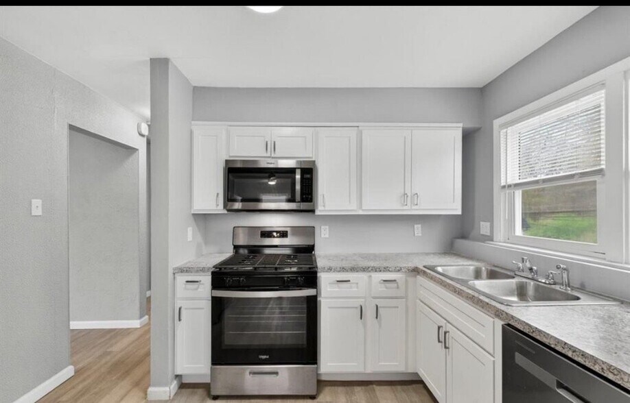 Building Photo - 8576 Kathlyn Dr