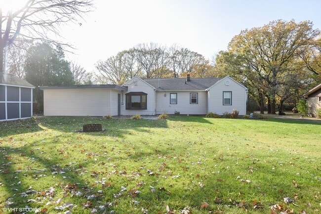 Building Photo - 4N225 Briar Ln
