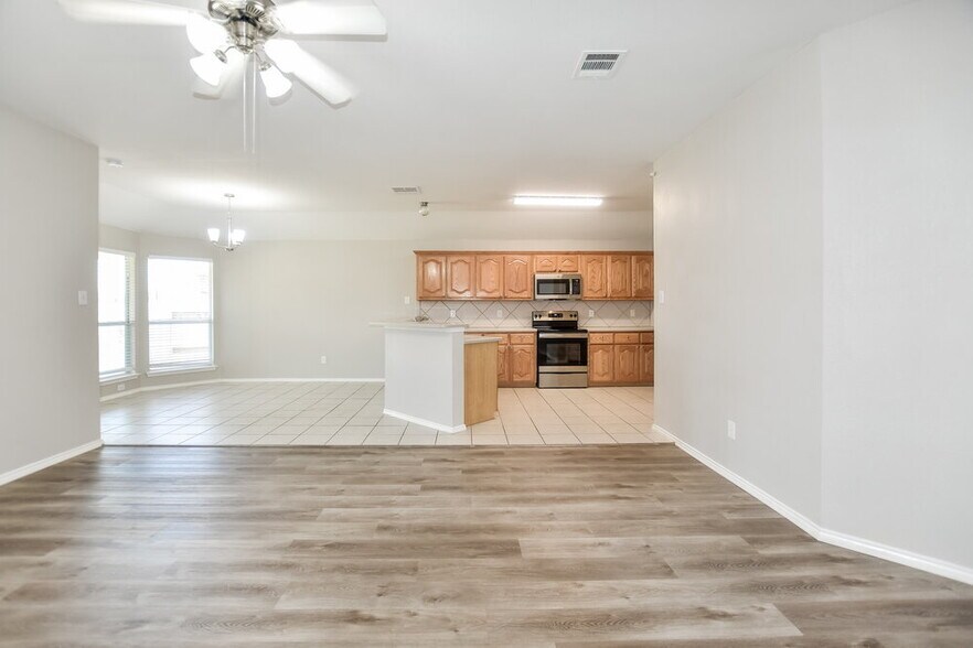 Building Photo - 705 Orchid Blvd