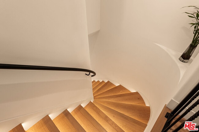 Building Photo - 972 Palisades Beach Rd