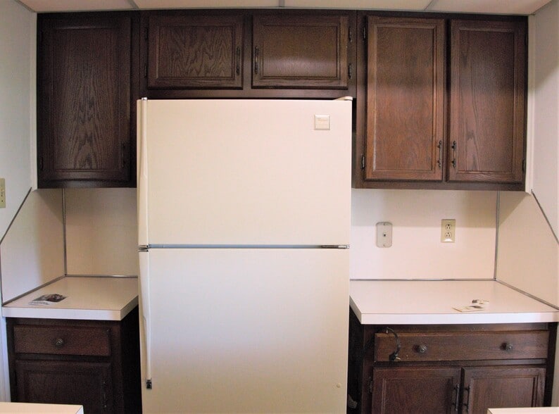 Kitchen - 785 Radio Rd
