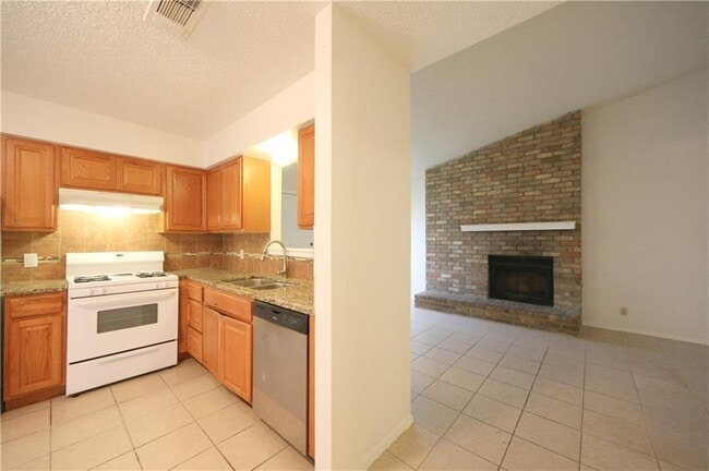 Building Photo - 12805 Broughton Way