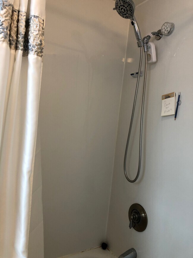 Building Photo - 112 Rowe St