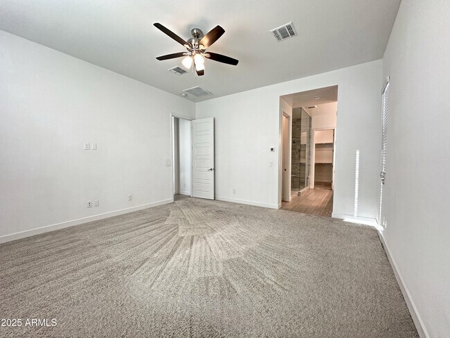Building Photo - 9414 S 7th Pl