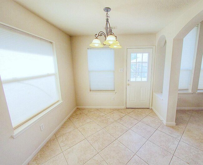 Building Photo - 4915 Lochman Ln