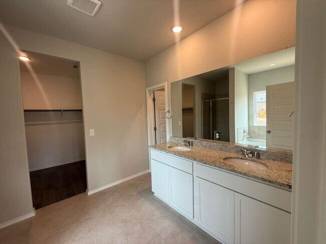 Building Photo - 4521 Bridal Veil Dr