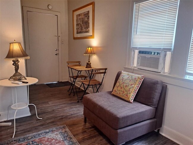 Building Photo - 1906 San Gabriel St