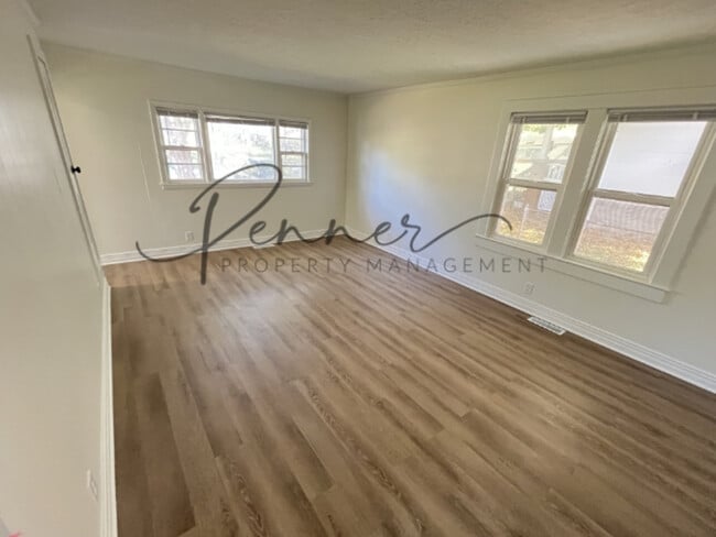 Building Photo - 9623 E 9th St S