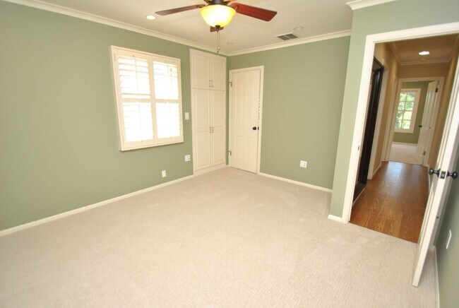 Building Photo - Stunning Colonial Revival in Bixby Knolls