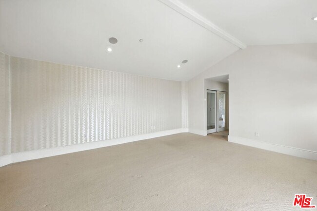 Building Photo - 1675 Woods Dr