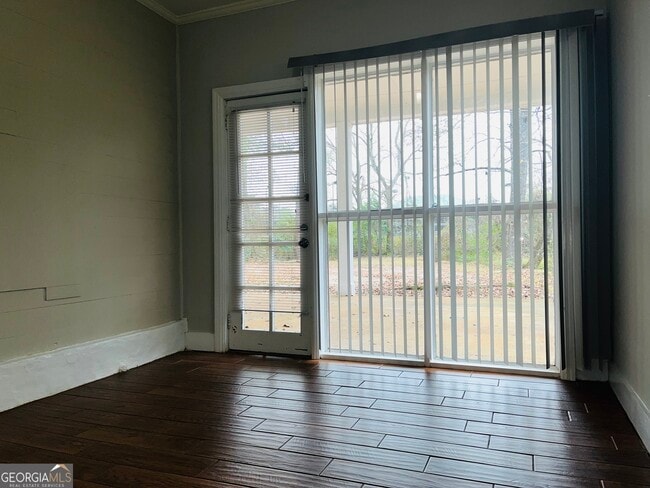 Building Photo - 613 N Greenwood St