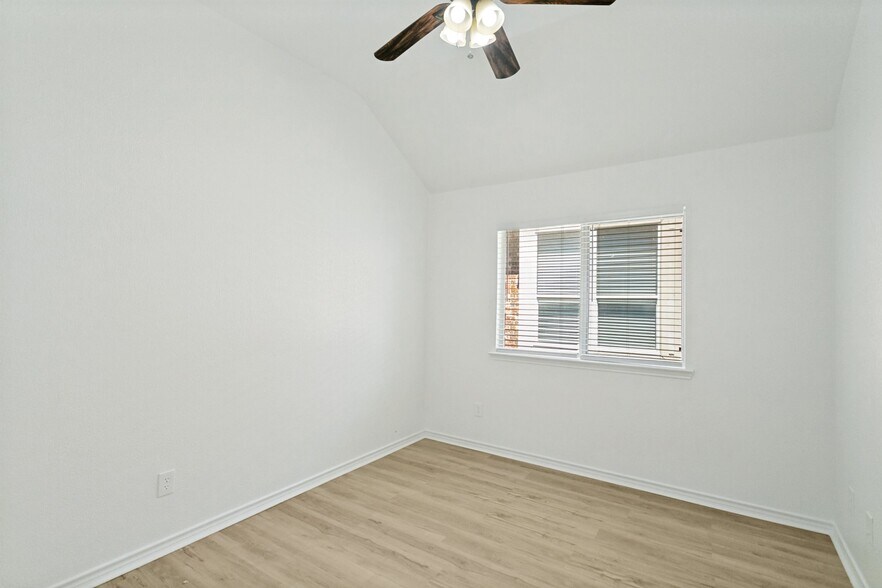 Building Photo - 1745 Woodstream Ln