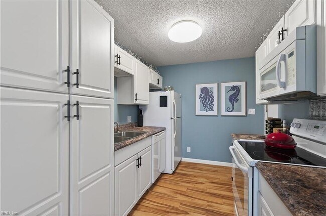 Building Photo - 3288 Page Ave