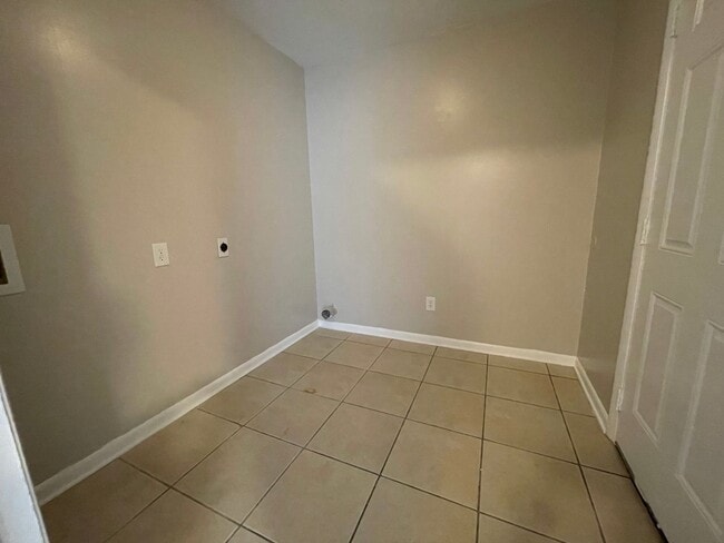 Building Photo - Great Townhouse 2 Bedroom 1.5 Bath in Fort Walton Beach!