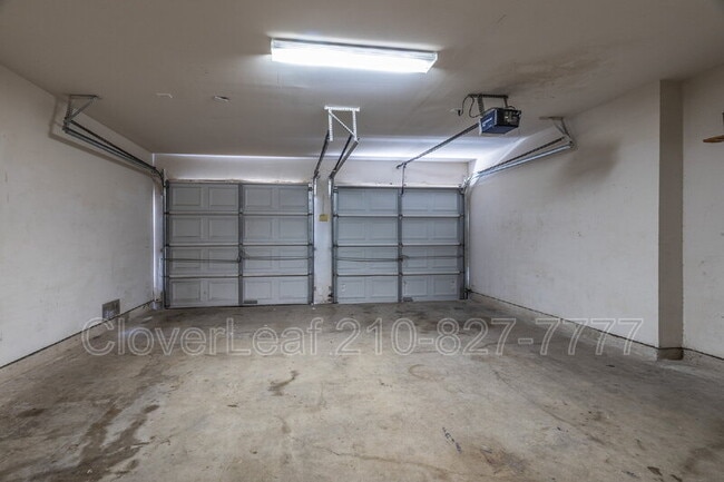 Building Photo - 802 Amber Knoll
