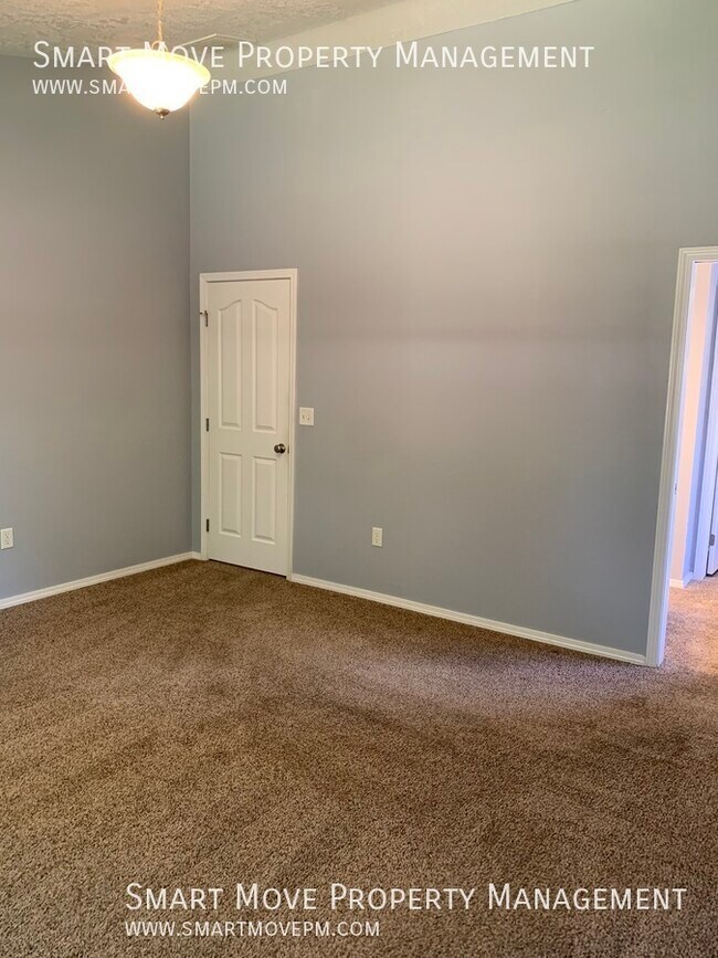 Building Photo - 4260 E Arborvitae Dr