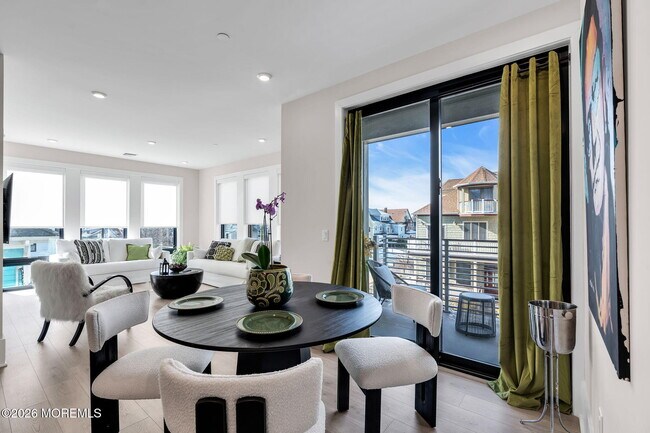 Building Photo - 218 3rd Ave