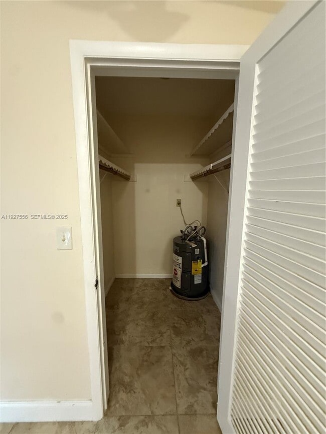 Building Photo - 1211 NE 23rd Ave