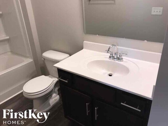 Building Photo - 6914 Lowline Dr