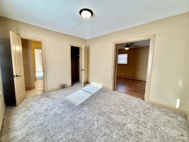 Building Photo - Spacious 2-Bedroom + Den Home with Ample Parking & Backyard!