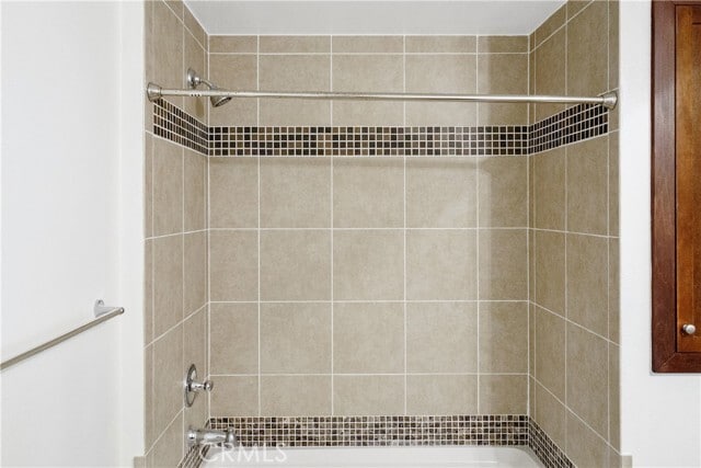 Building Photo - 1329 Scholarship