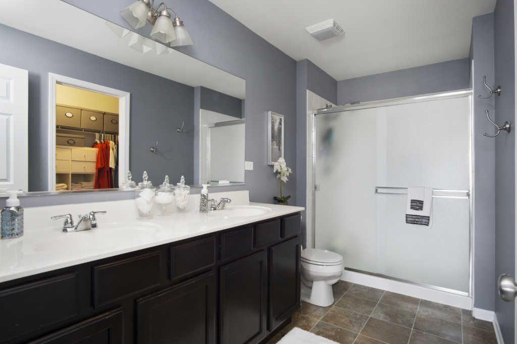 En Suite Master Bath - 15353 Sheffield Square Pkwy