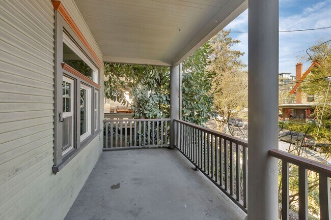 Building Photo - Vintage Charm Meets Modern Comfort in NW Portland