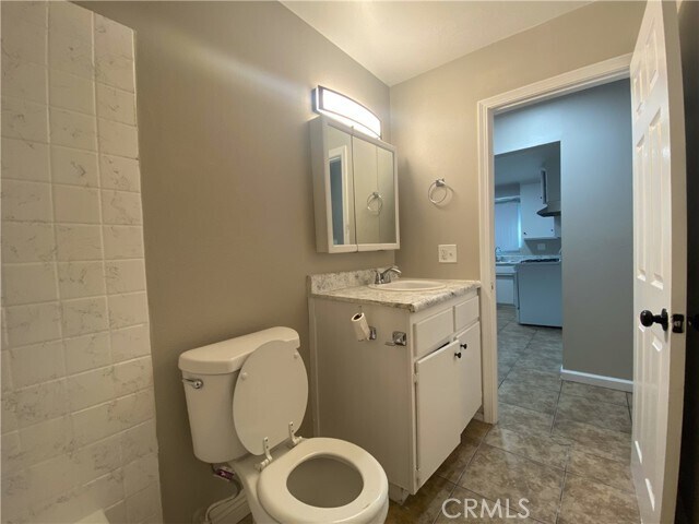 Building Photo - 1023 W 8th St