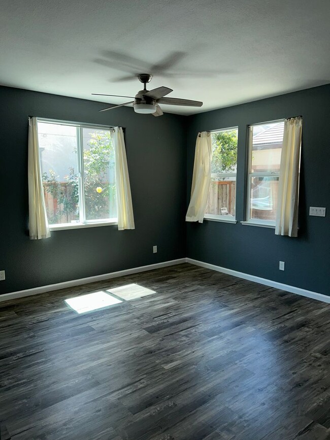 Building Photo - Newly Remodeled 3-Bed Home in Lathrop