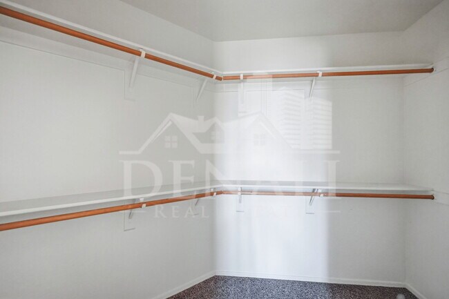 Building Photo - 6107 N 135th Dr