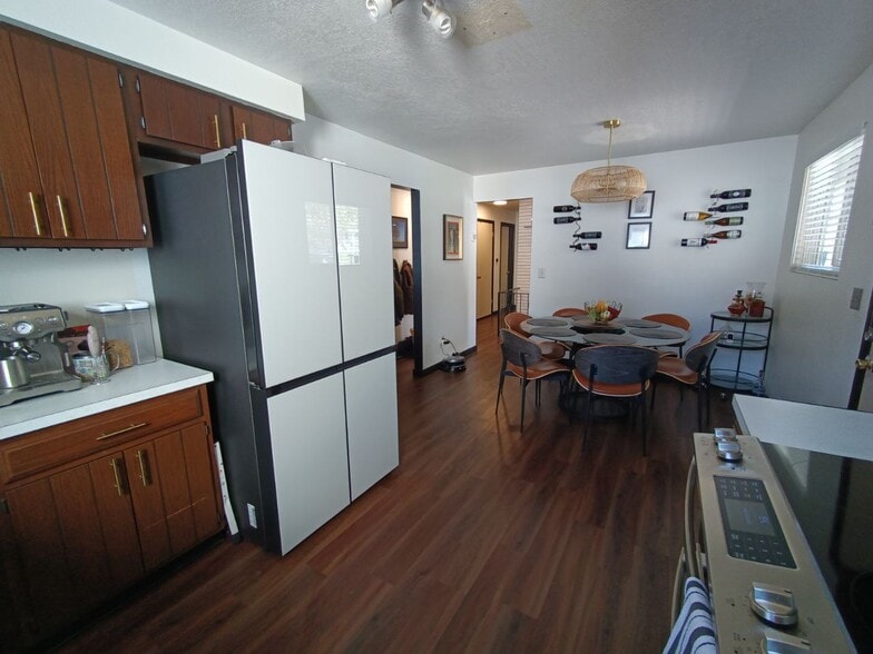 Building Photo - 1656 S Fairway Dr