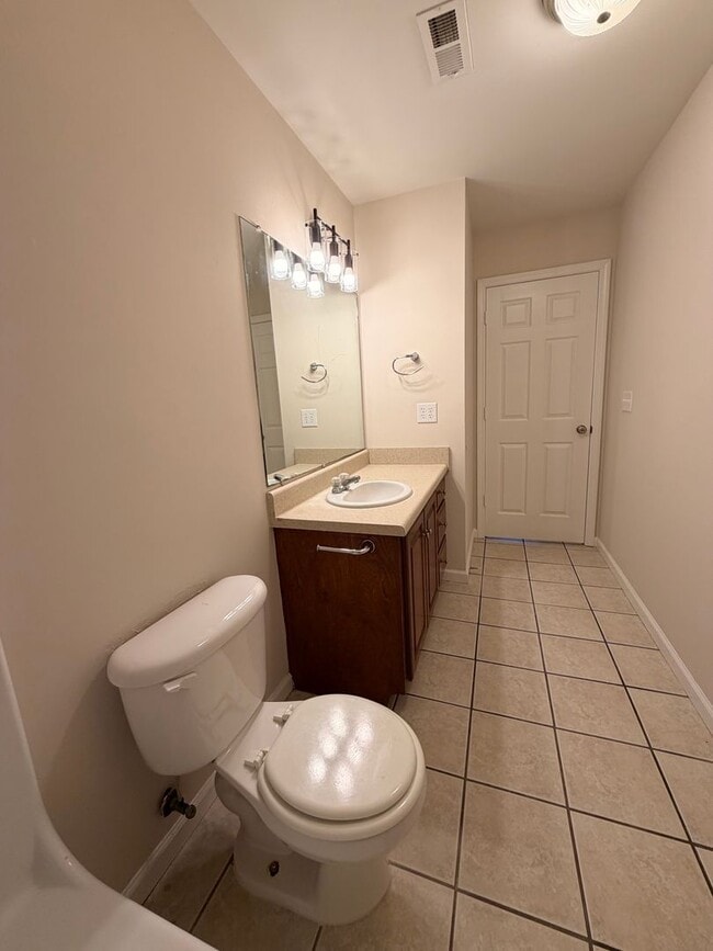 Building Photo - 110-112 Lyons Dr NW