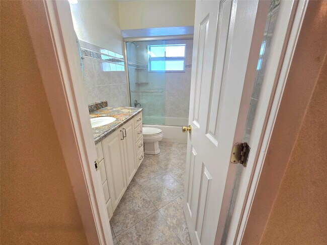 Building Photo - 3531 NW 50th Ave