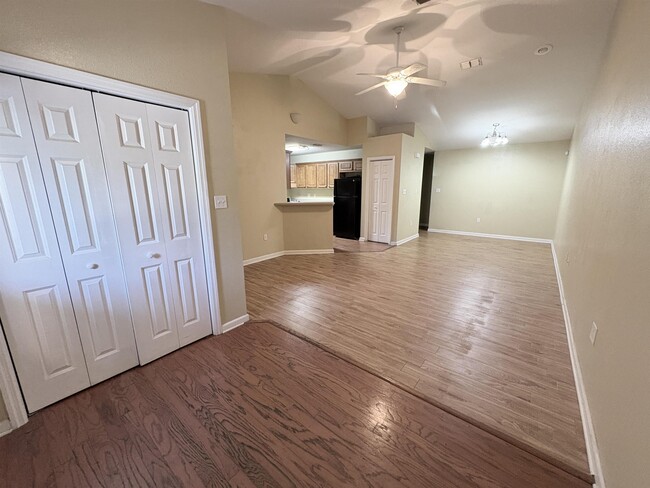 Building Photo - 2370 Quazar Cir