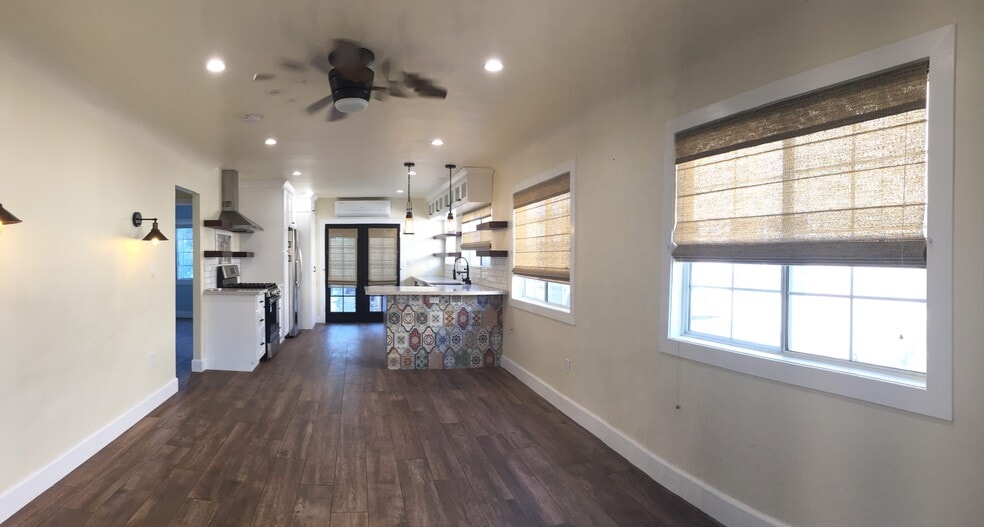 Building Photo - 2120 Laverna Ave