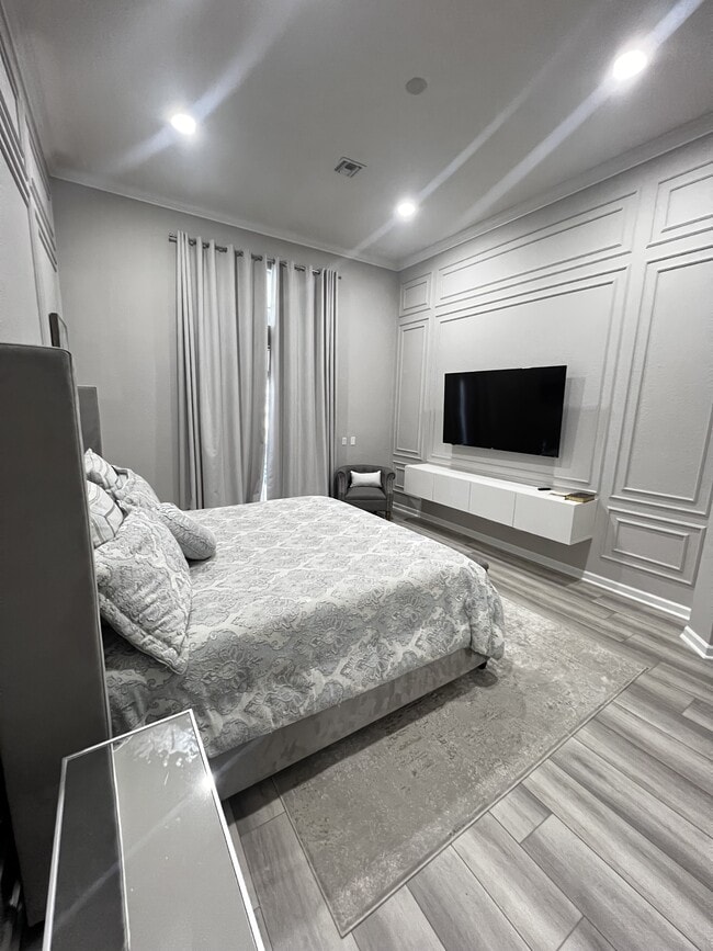 Building Photo - 14120 Reflection Lakes Dr